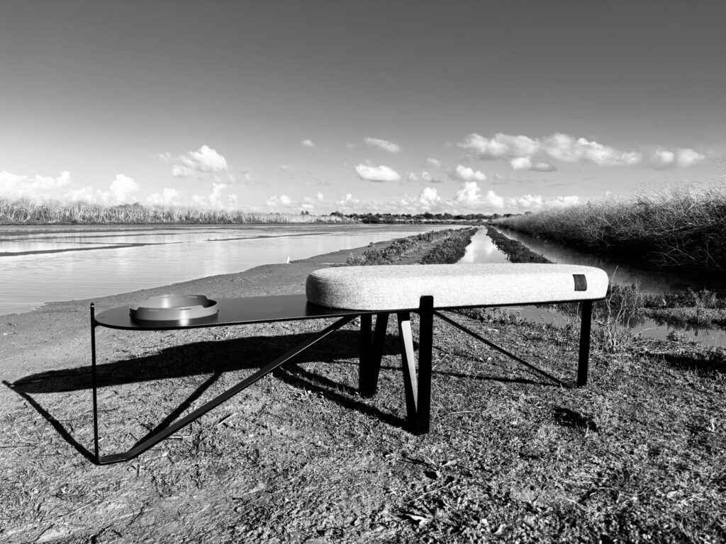 Banc ou banquette "hommage à Georges" dans les marais salants.