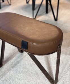 Banc design plongé dans les marais salants