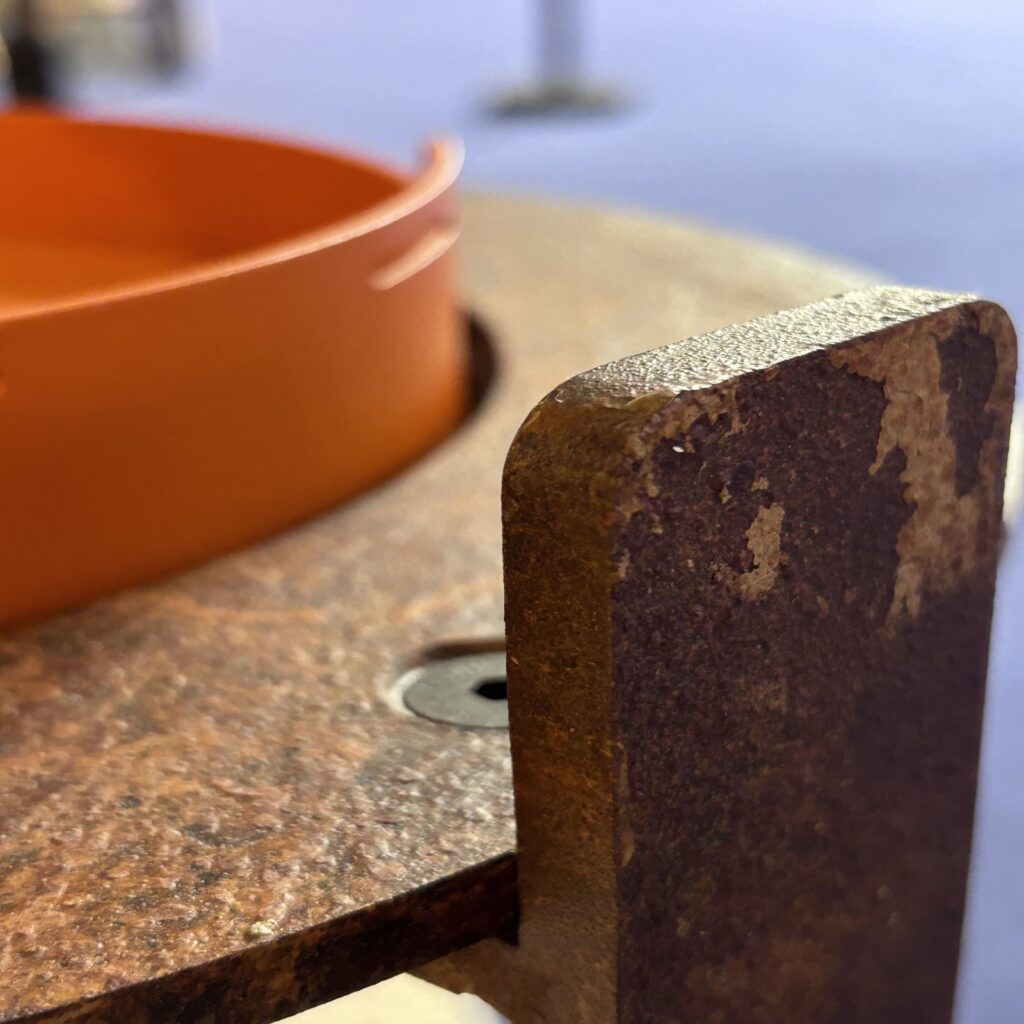 Zoom sur le banc plongé dans les marais salants