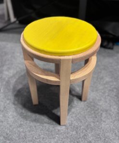 Tabouret jaune impérial avec piètement en hêtre naturel designé par Benoit Maltier