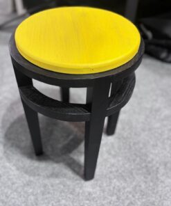 Tabouret jaune impérial avec piètement en hêtre teinté noir designé par Benoît Maltier